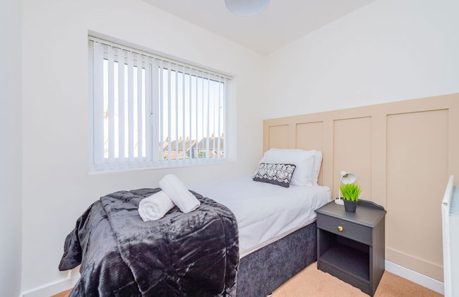 Premium 4 Bed Detached in Heswall - Photo 7