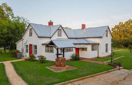 The Bulldog Farmhouse - 100 year old home - Foto 29