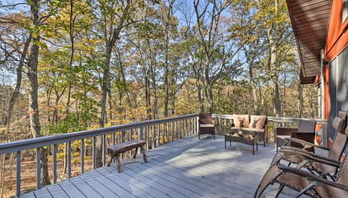 Deck and Forest Views Secluded Cresco Cabin! - Foto 2