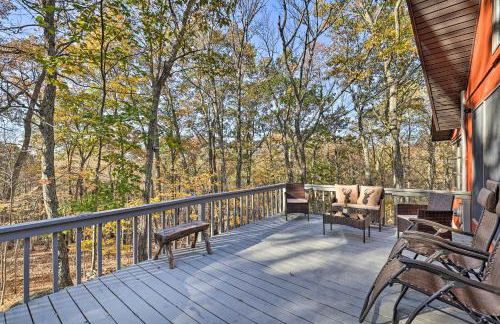 Deck and Forest Views Secluded Cresco Cabin! - Foto 2