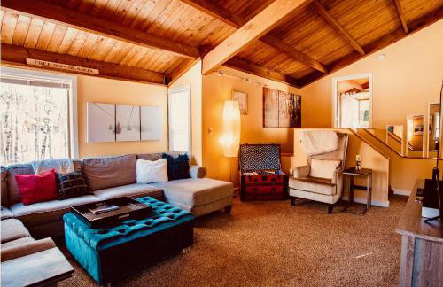 Exposed Beam 3BR Modern Mountain Retreat - Foto 2