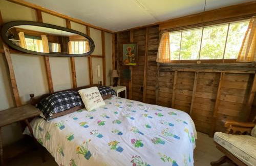 Waterfront Wildflower Cottage with Private Dock! - Foto 17