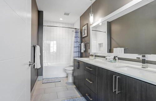 Stunning 2-Bed Condo with Panoramic DT Tampa Views - Foto 15