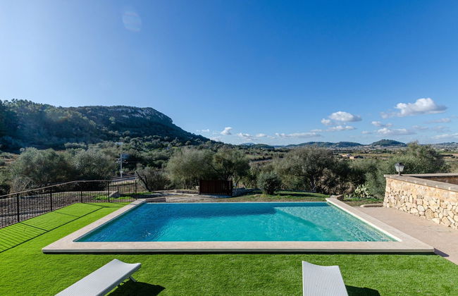 Charming Villa With Private Pool - Photo 25