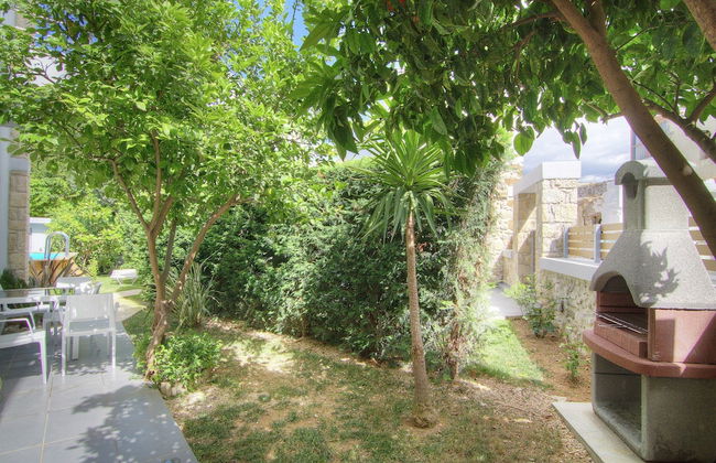 Authentic 10 Person Villa Near the Sea - Foto 1