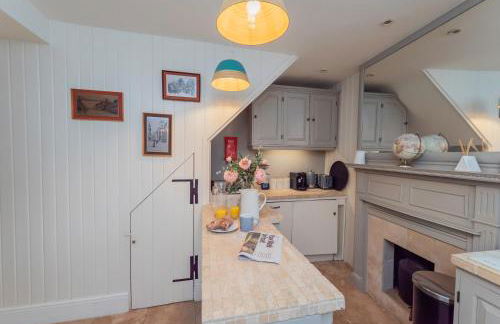 Heron Stays Bath- Charming Village Cottage with Parking, Garden, Just 3 Miles to Bath Centre, Sleeps 5 - Photo 24