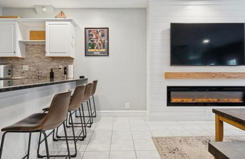 Heart of Southie - Hot Tub + Walk to Top Bars - Foto 8