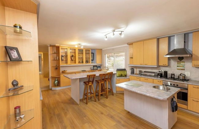 3 Bedroom Part House in the Scenic Durbanville Wine Lands Area, Holiday Facility - Photo 12