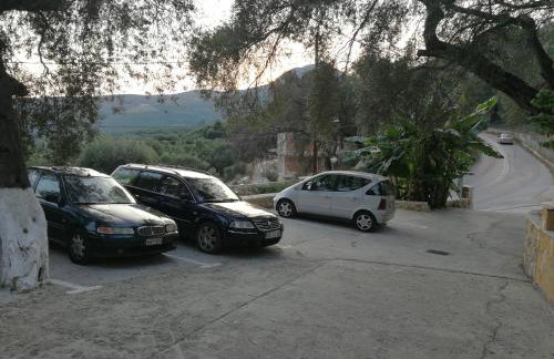 Angelos Studios - Photo 17