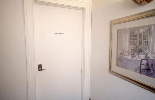 Stone Mansion Sleeps 10-20 Free TV & Parking - Foto 34