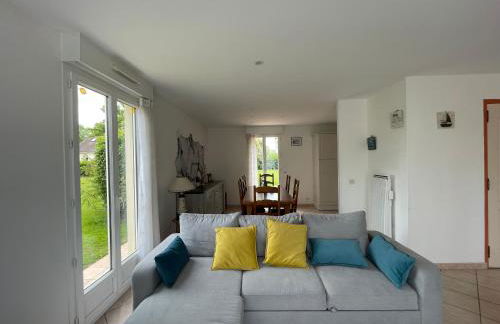 Saint Ho Mer Maison lumineuse vue mer 8 pers 4 chambres 2 sdb 2 WC étage rénové en 2025 belle terrasse grand jardin clos parking 8 mn à pied petite plage grand jardin près de Port en Bessin, Bayeux et plage Omaha beach - Foto 14