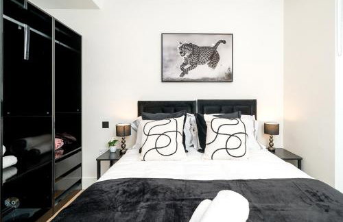 Modern- Battersea Power Station 2-Bed Apartment with Balcony - Foto 3