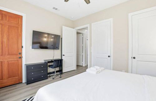 O26A Single Story 2BR Townhome King Beds Pet Friendly Houston - Foto 18