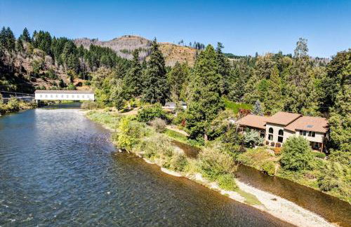 On McKenzie River! Home with Scenic Sunroom - Foto 1