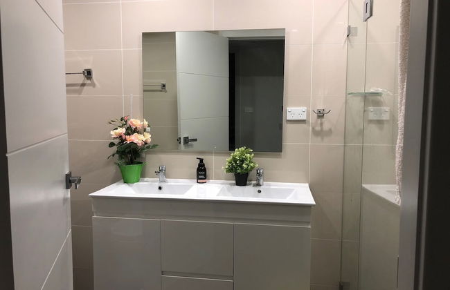 Newly Built and Spacious Home - Foto 14