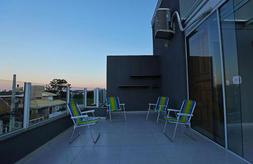 Cobertura Duplex no Campeche Florianópolis, 2 quartos com ar-condicionado, 3 banheiros, WiFi 1Gb, Cozinha completa, Estacionamento, Amplo terraço coberto com churrasqueira - Foto 34