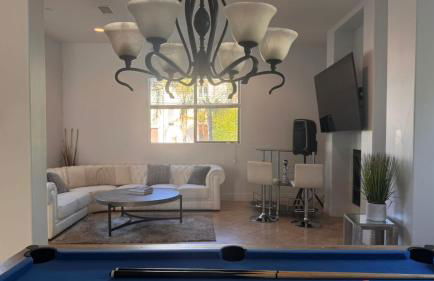 LA Dream Gem - Beautiful Home with Spa - Foto 37