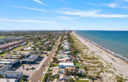 Oceanfront Cocoa Beach Vacation Home Private Beach, Tiki Bar & Family Fun - Foto 49