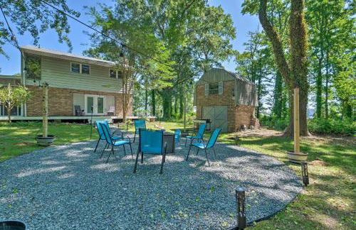 Coastal Edgewater Home with Private Hot Tub! - Foto 40