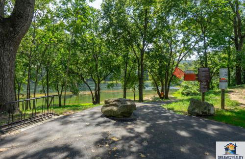 3BR Condo with Lake View - Trout Fishing - Playground - 2 Pools - Stairs Required - FREE TICKETS INCLUDED - PR69-9 - Foto 69
