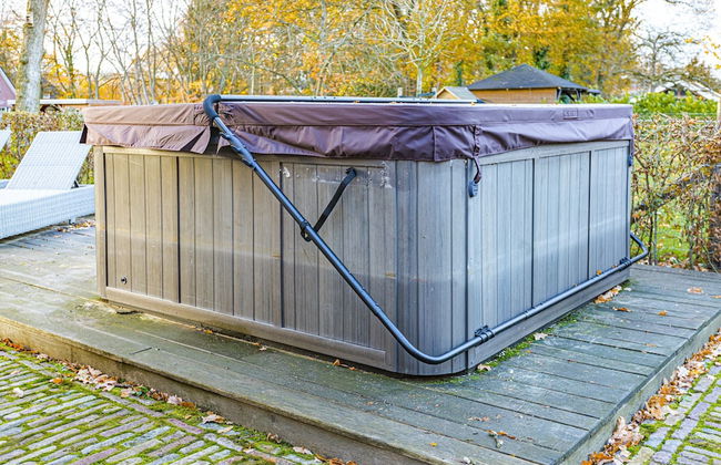 Charming Holiday Home in Nijverdal with Hot Tub - Foto 25