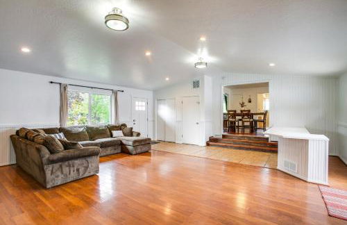 Spirit Lake Home with Fenced Yard 1 Mi to Water! - Foto 10