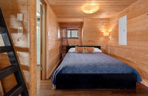 Incredible Sunset at Beachfront Glamping Cabin on Private, Herron Island with Fire Pit and Kayaking near Olympia, Washington - Foto 3