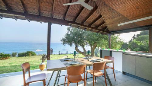 Iconic PRIVE beachfront villa Mola Kaliva - Foto 4