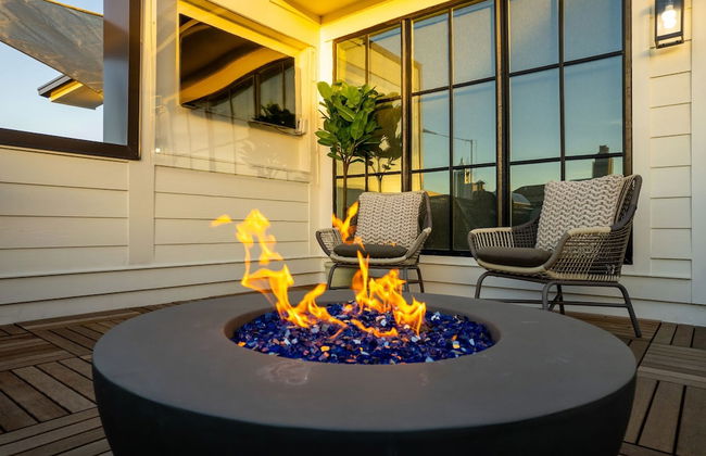 Stylish Midtown Home w Rooftop Views by Silverx - Foto 26