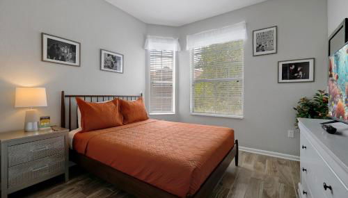 Spring Break Awaits Disney Close Pool Slides Fun - Foto 5