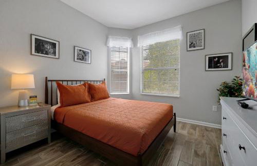 Spring Break Awaits Disney Close Pool Slides Fun - Foto 5