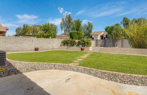 Fenced Backyard and Fire Pit Bright Peoria Home! - Foto 23