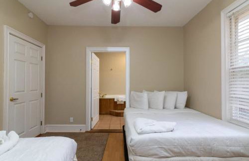 The Broadway Bungalow Walk to Riverwalk Dining! - Foto 21