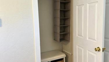 Monet Studio - Photo 4, wardrobe