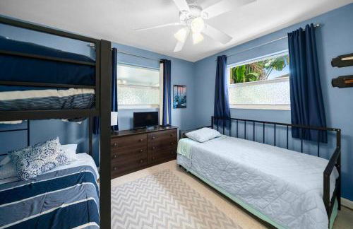 Palm Paradise-Seaside Home w Heated Saltwater Pool - Photo 18