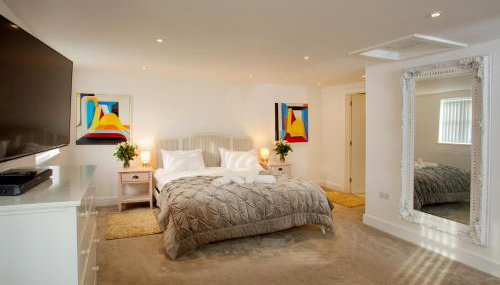 Luxe Detached 3 Bed Luxe House on Exclusive Private Estate Close to Coast Free Hot Tub Sleeps 6 Private Parking for 2 Cars - Foto 5