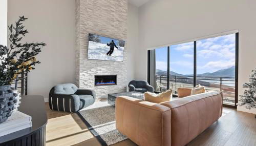 Mountain House PC, Snowy Lake Views Private Hot Tub, New Build, Jordanelle Lake! - Photo 2