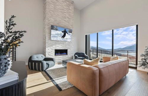 Mountain House PC, Snowy Lake Views Private Hot Tub, New Build, Jordanelle Lake! - Foto 2