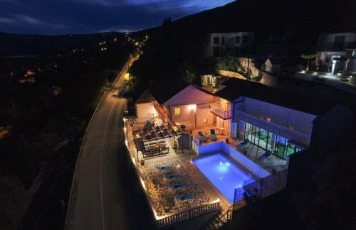 Holiday home Leko with outdoor pool and hot tub , can fit 22 people - Foto 47