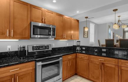 Florida Getaway - Renovated TownHome by Disney! - Photo 12