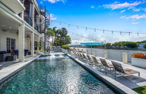 The Modern Castle Canal View Access Rooftop Living Greenhouse VlLLAS - Foto 3