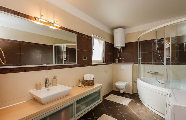 Luxury Secluded Villa w. Pool, Jacuzzi and Garden - Photo 32