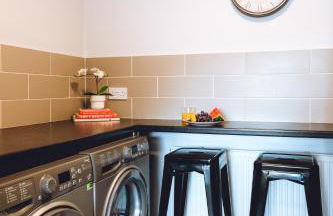 Forest View- Oasis Mural -Didsbury Zen Sleeps 10 - Photo 8