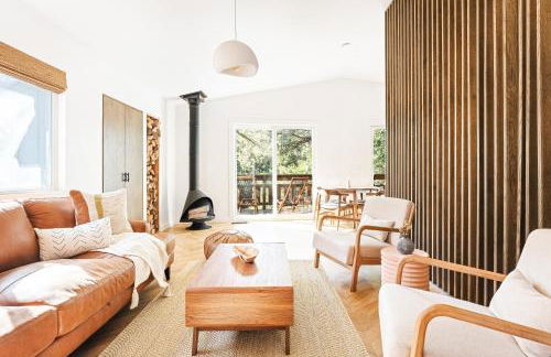 Modern Designer Cabin, Newly Renovated, EV Charger, Arcade, Kids Bunkbed, Minutes to Lake Arrowhead and Lake Gregory - Foto 1