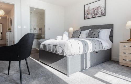 Stylish Skyline Apartment - 2 Bed, 2 Bath, Gym, Concierge in City Centre - Foto 51