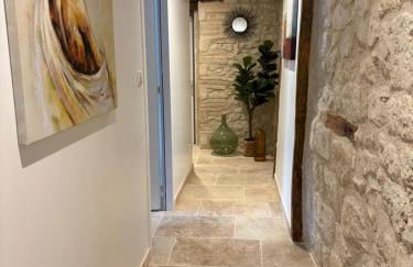 At Stéphanie and Damien's, Charming stone and pool - Foto 13