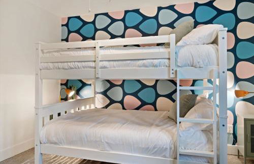 Hot Tub & Pool Table Mins to Beale Renovated - Foto 31