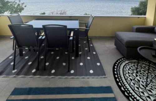 Beachfront Apartment Live - Photo 25