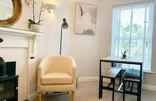 May Cottage - Heart of Vibrant Village & 10 mins Walk to Beach - Photo 9