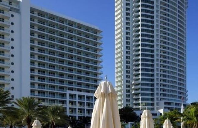 Fontainebleau Sorrento Pool View Junior Suite 1 Bedroom Hotel Room - Photo 30